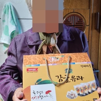 2024년 5월 8일 재가노인지원서비스 어버이날 카네이션 달아드리기 프로그램 진행♥ 이미지